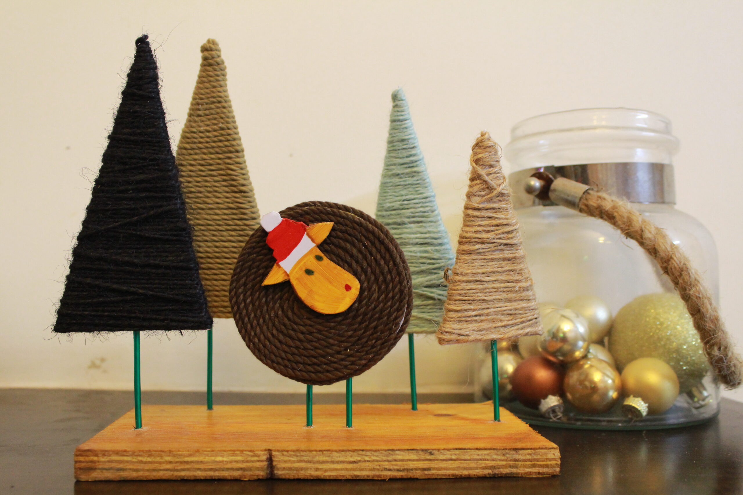 Store holiday forest stand