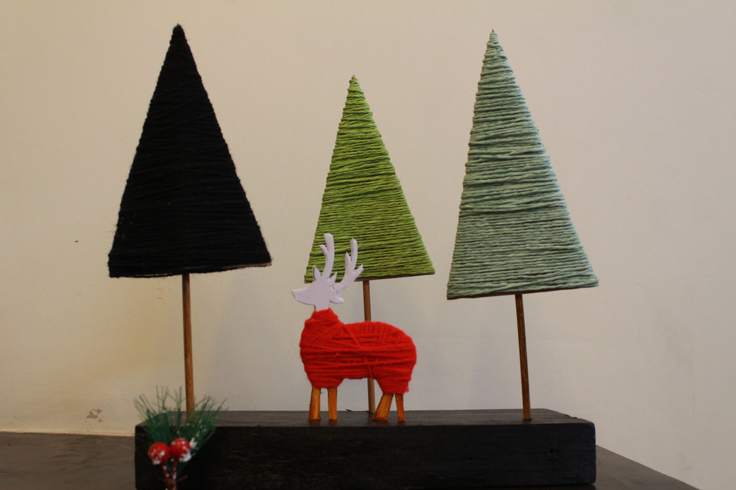 Store christmas reindeer and trees