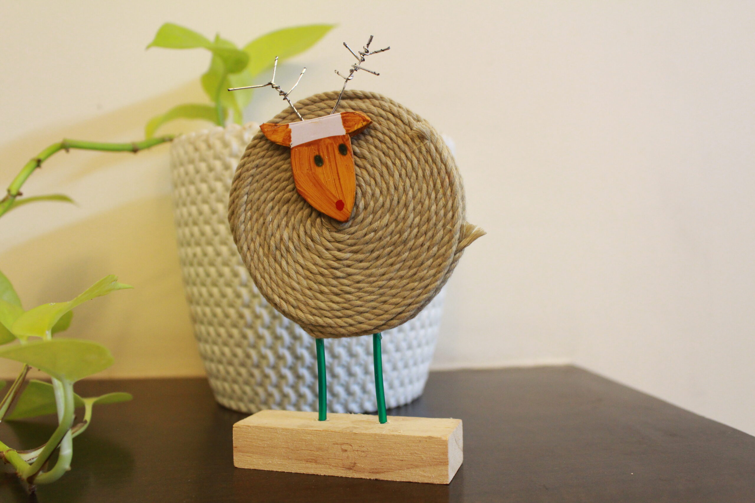 Store twirltail tabletop buddy