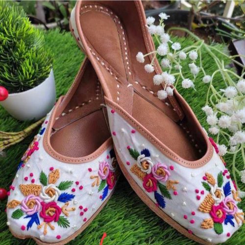 Handcrafted Jutti
